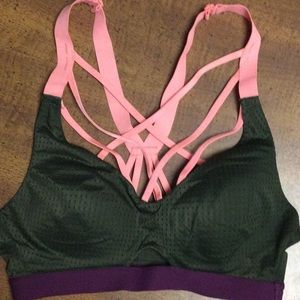 Victoria’s Secret VSX sport size 32B bra